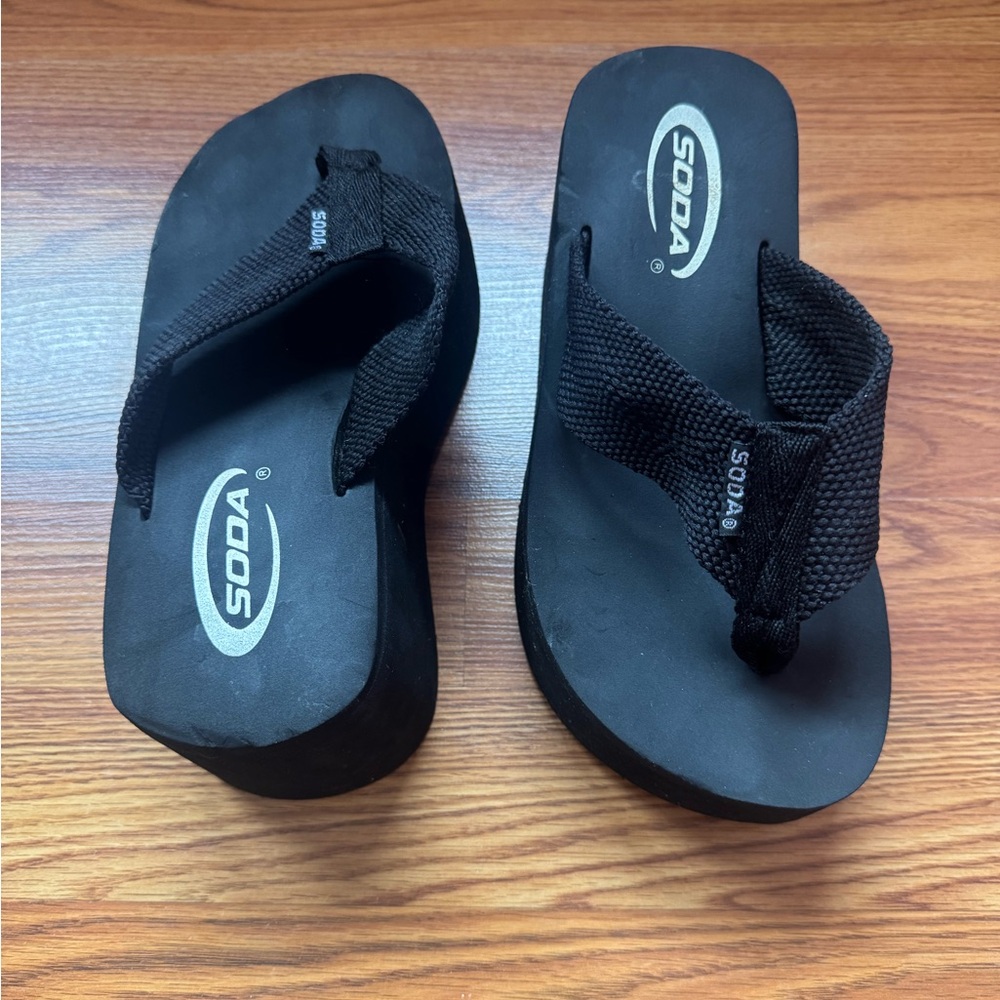 Soda platform flip flops Black 90s vintage